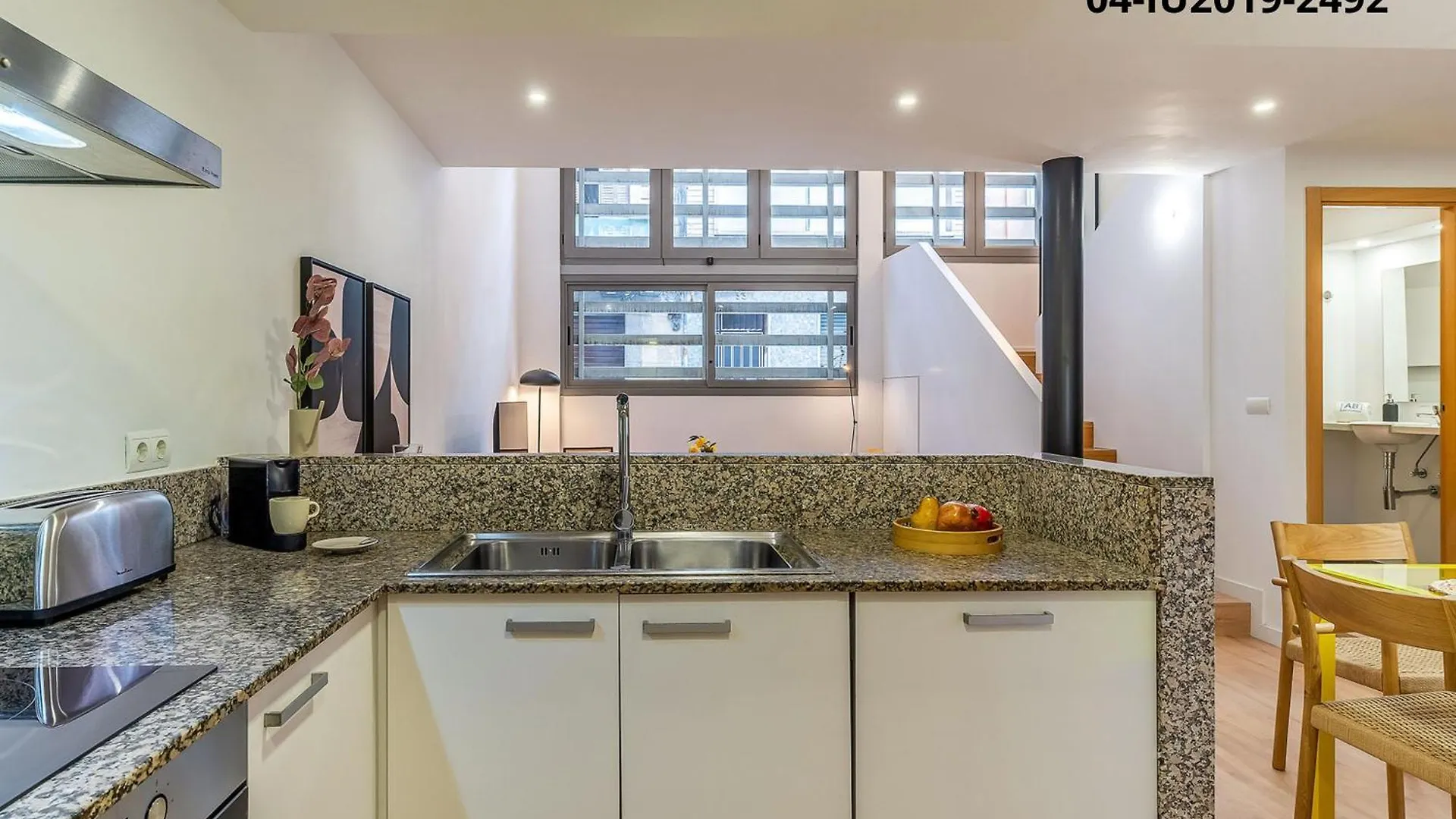 4256 - Ab Les Corts Bi Daire Barselona 0*,  İspanya