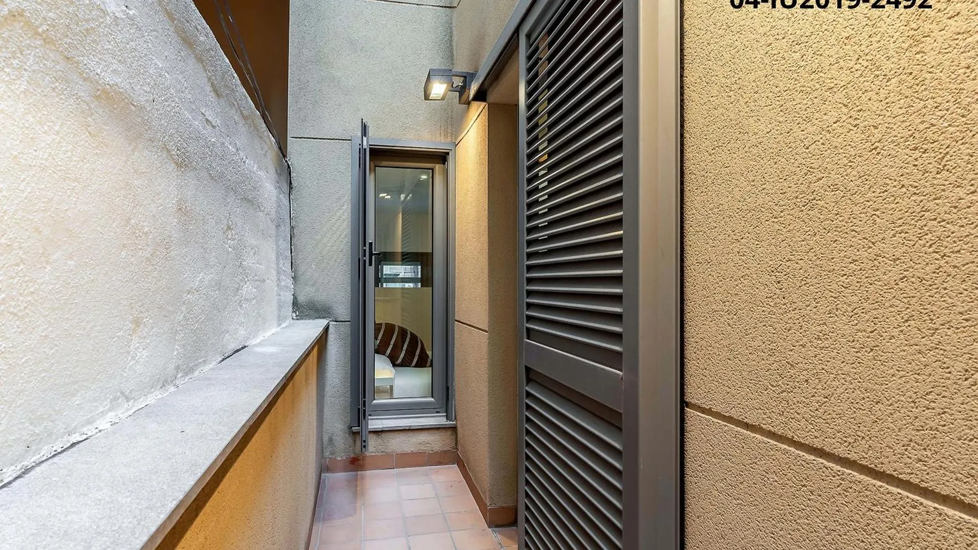 4256 - Ab Les Corts Bi Daire Barselona 0*,  İspanya